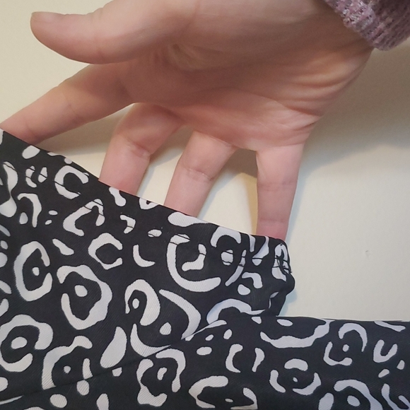 Elementz black and white pattern short sleeve rouched top - Picture 4 of 7